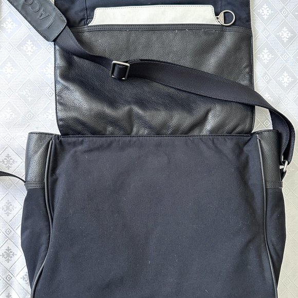 LACOSTE Black Nylon Logo signature Messenger Laptop shoulder bag - Picture 9 of 13